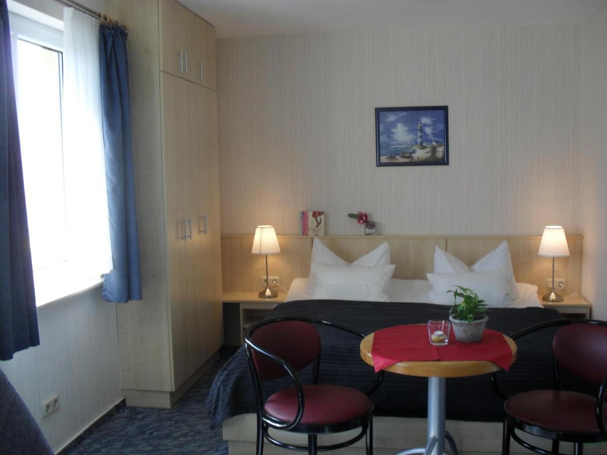 Hotel-Pension Zur Mole Wiek auf Rügen Exterior foto
