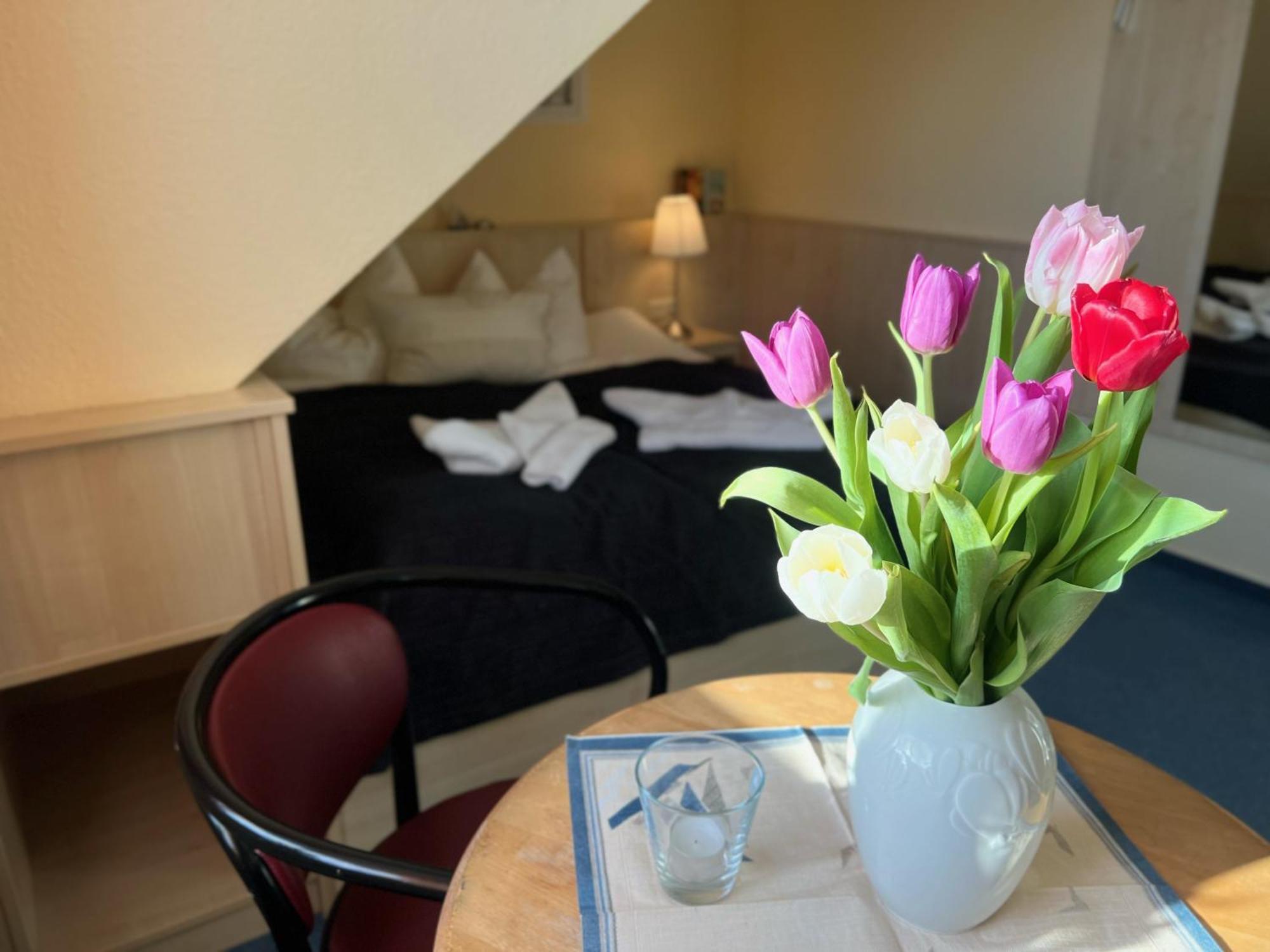 Hotel-Pension Zur Mole Wiek auf Rügen Exterior foto